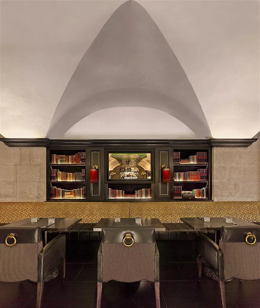 The College Green Dublin Hotel, Autograph Collection 5*,  Ireland
