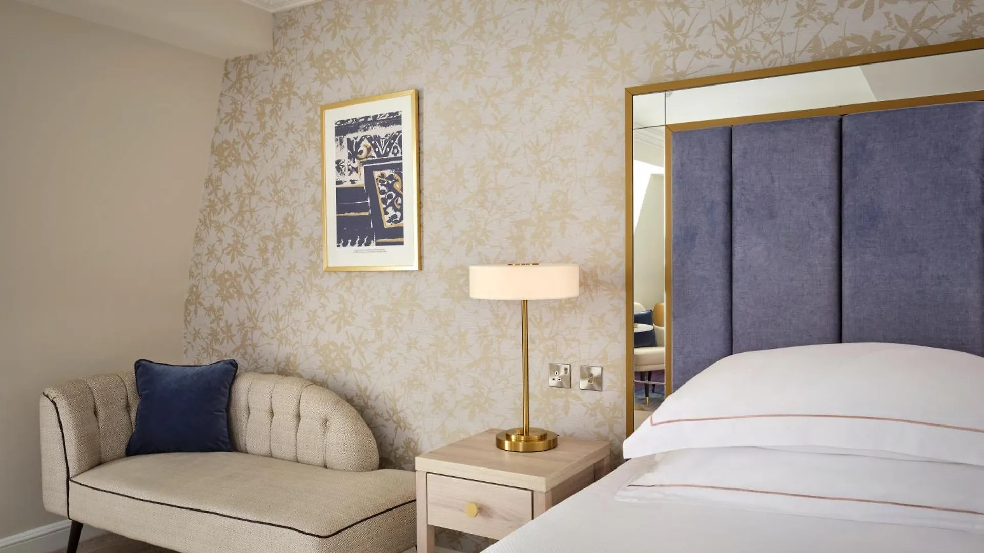 The College Green Dublin Hotel, Autograph Collection
