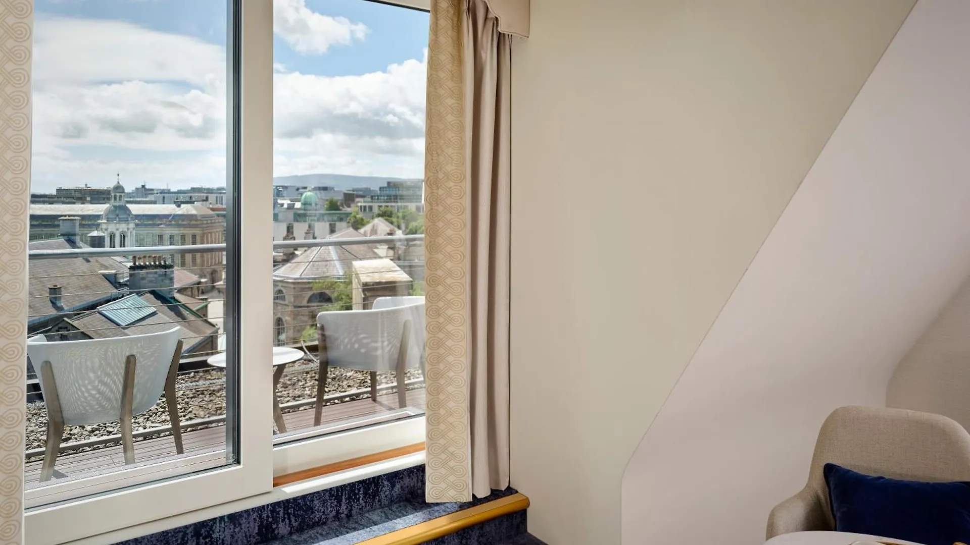 The College Green Dublin Hotel, Autograph Collection Hotel