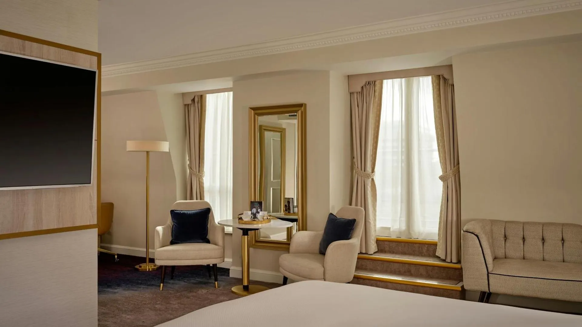 The College Green Dublin Hotel, Autograph Collection