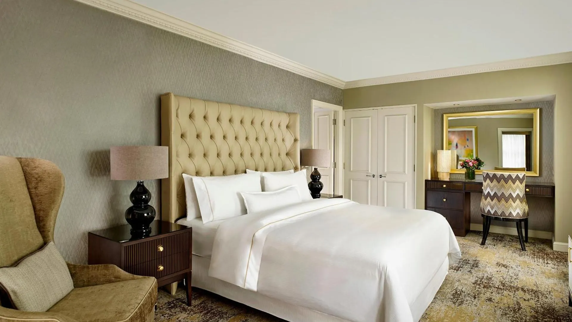 The College Green Dublin Hotel, Autograph Collection
